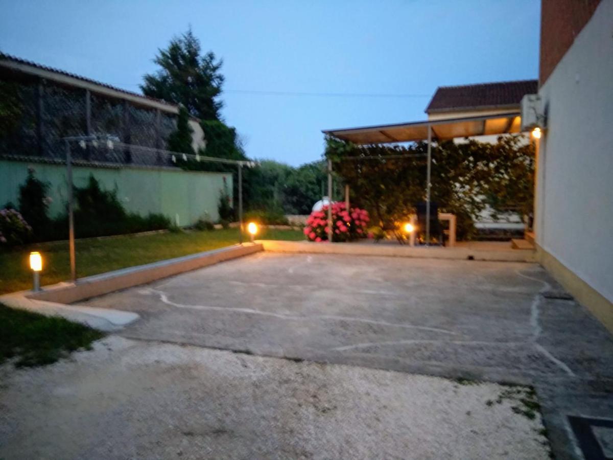 Apartments And Room Markovic Rovinjsko Selo Esterno foto