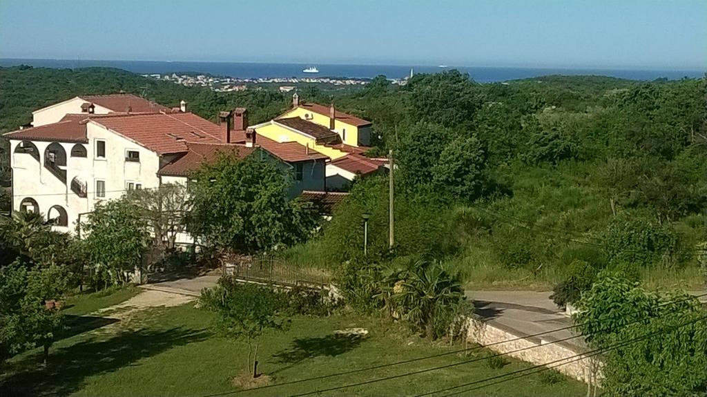 Apartments And Room Markovic Rovinjsko Selo Esterno foto